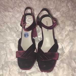 Seven Dials Velvet Heel